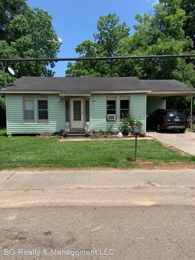 2 br, 1 bath House 704 N Pierce St House Rental in Lafayette, LA