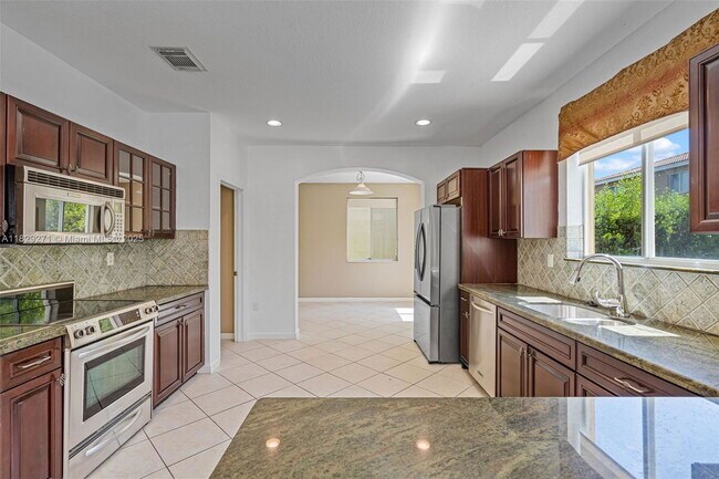 Building Photo - 20530 NW 12th Ct