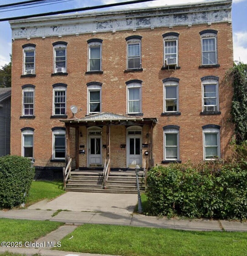 Foto principal - 57 1/2 Saratoga Ave