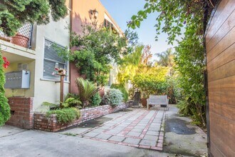 Building Photo - 25 19th Ave