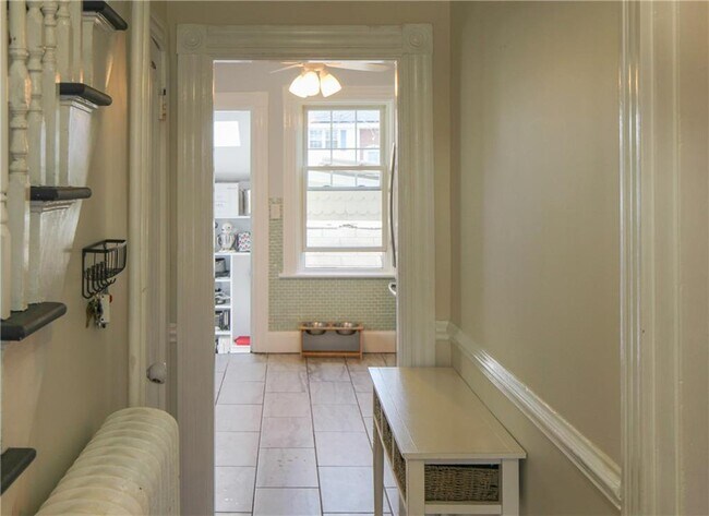 Building Photo - 33 Hall Ave