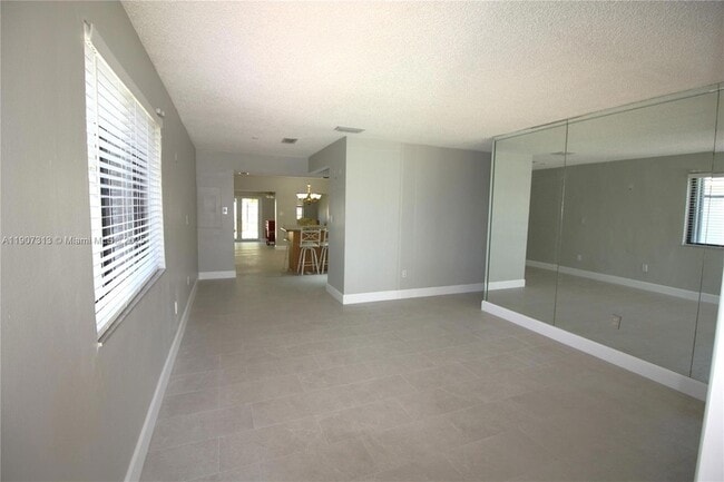 Foto del edificio - 11031 SW 43rd St