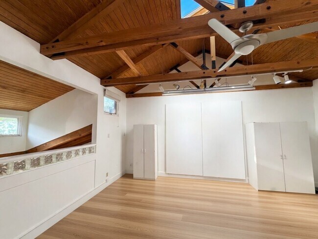 Foto del edificio - 3337 Laguna Canyon Rd