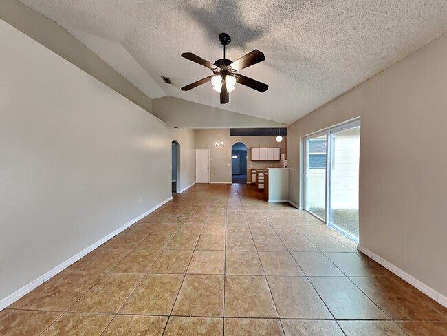 Building Photo - 3221 Utah Dr