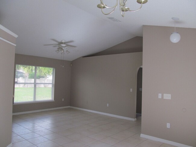 Building Photo - UCF Area - 1 bedroom