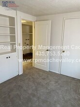 Building Photo - 271 Riverbend Rd