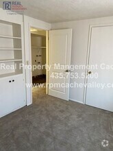 Building Photo - 271 Riverbend Rd
