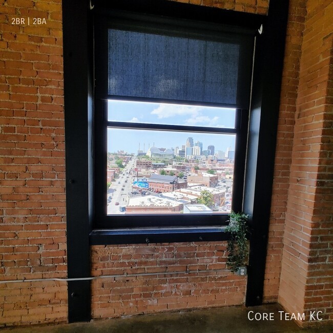 Building Photo - LARGE CORNER LOFT WITH DOWNTOWN VIEWS