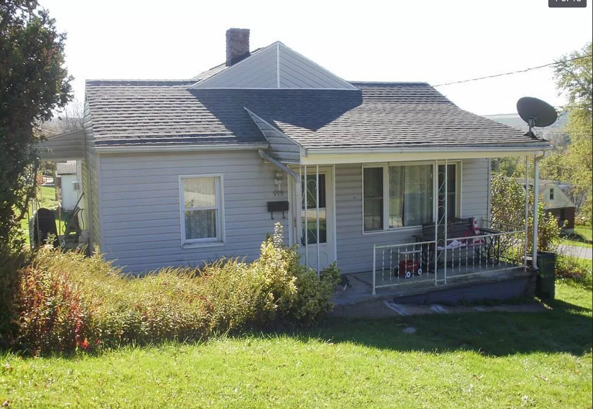 919 Sunshine Ave, Central City, PA 15926 House Rental in Central City