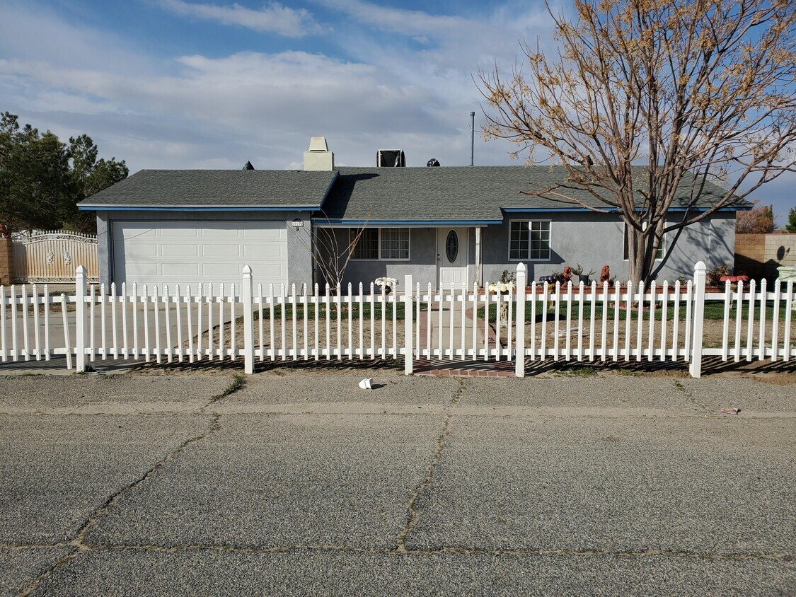 Primary Photo - 17177 Schollview Ave