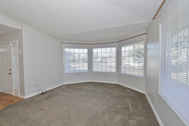 Foto del edificio - 1563 Sunset Dr