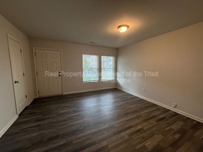 Building Photo - 3811 Bellingham Ct