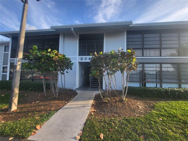 Building Photo - 9725 Hammocks Blvd