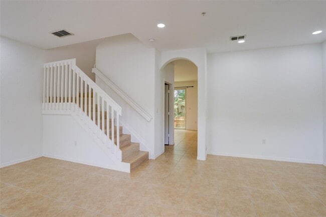 Photo - 2851 W PROSPECT RD Unit 305 Apartment