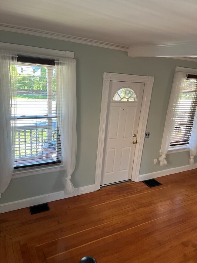 Foto del edificio - 1333 Narragansett Blvd