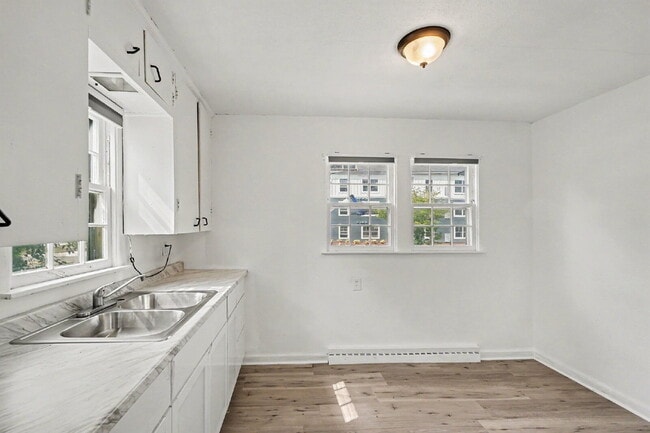 Building Photo - Practical 2 bedroom Rental with Recent Updates $1200/Month