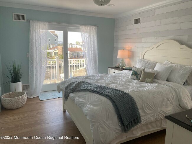 Foto del edificio - 3184 Beachview Dr