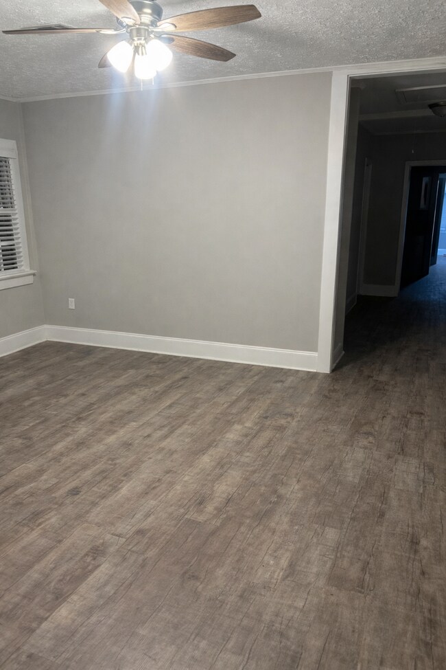 Foto del edificio - 554 Lynmore Ave