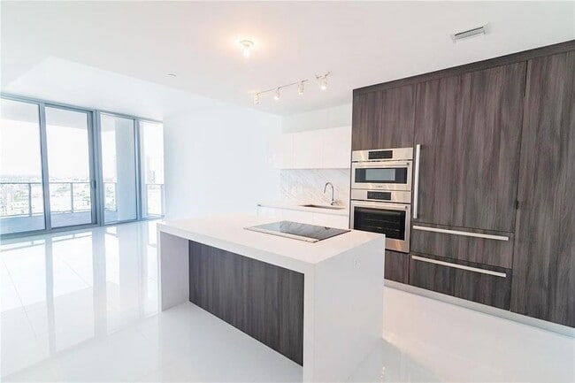 Foto del edificio - 851 NE 1st Ave