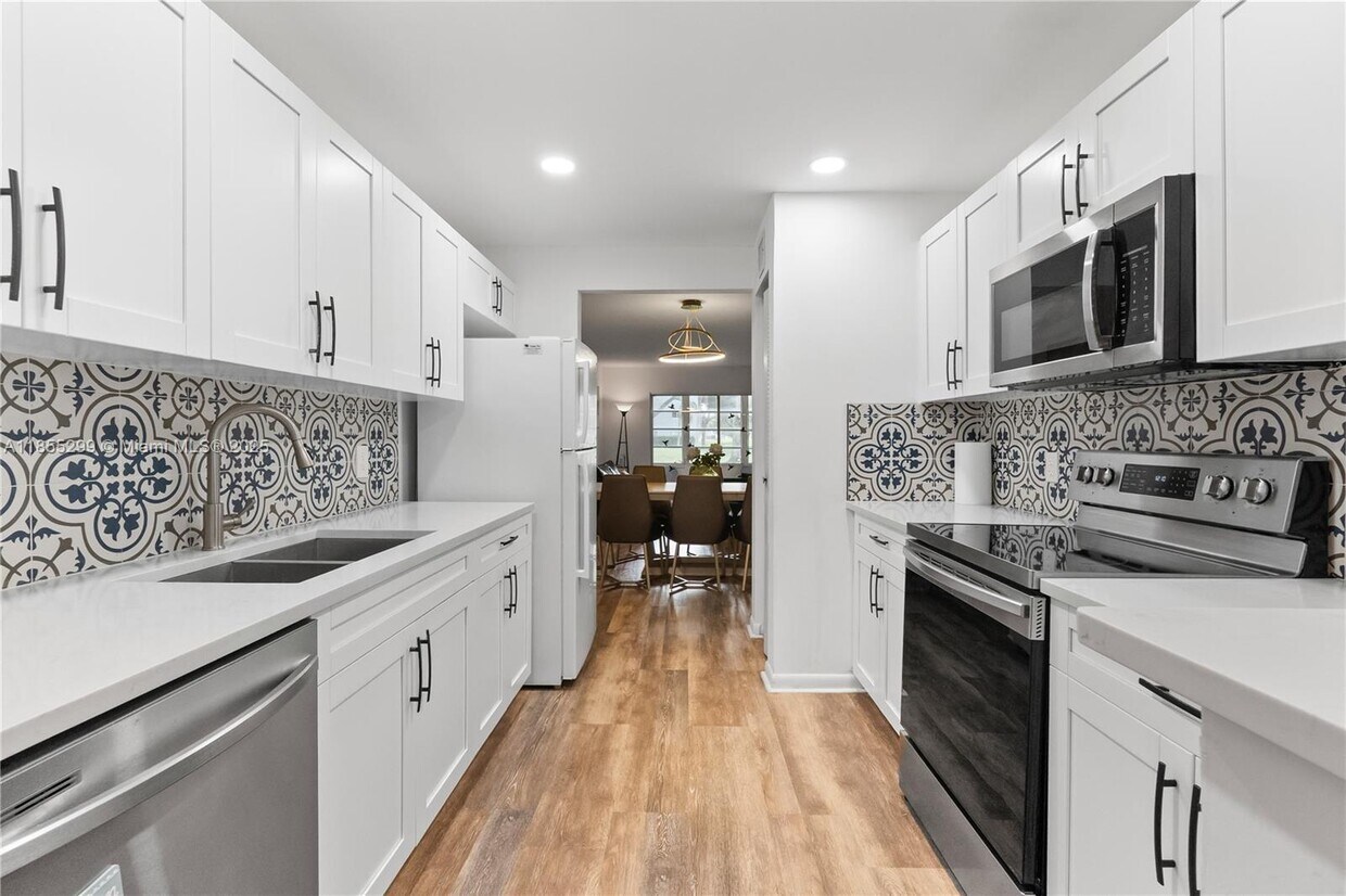Foto principal - 12750 SW 4th Ct
