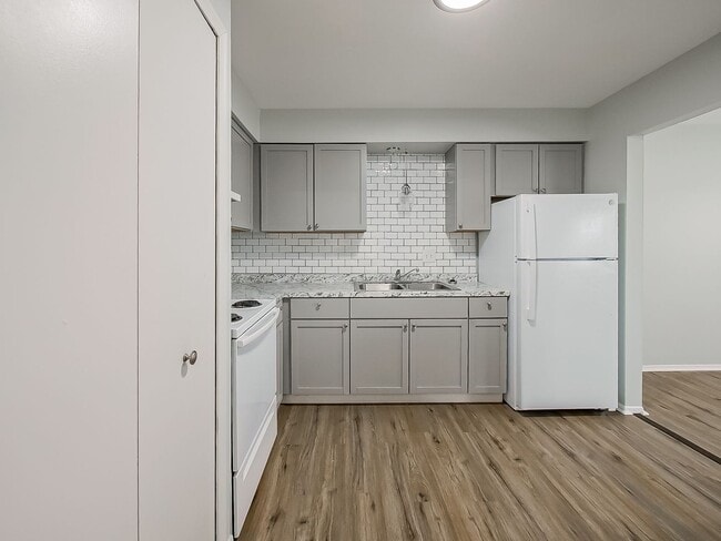 Building Photo - 211 Smt Rdg Dr