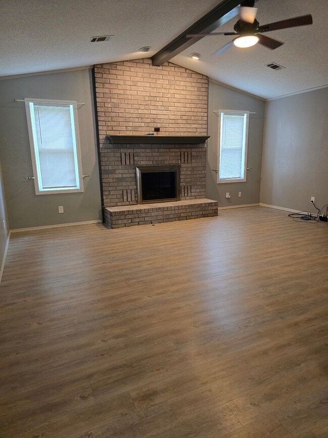 Foto del edificio - 3 bedroom 2 bath home with basement for lease