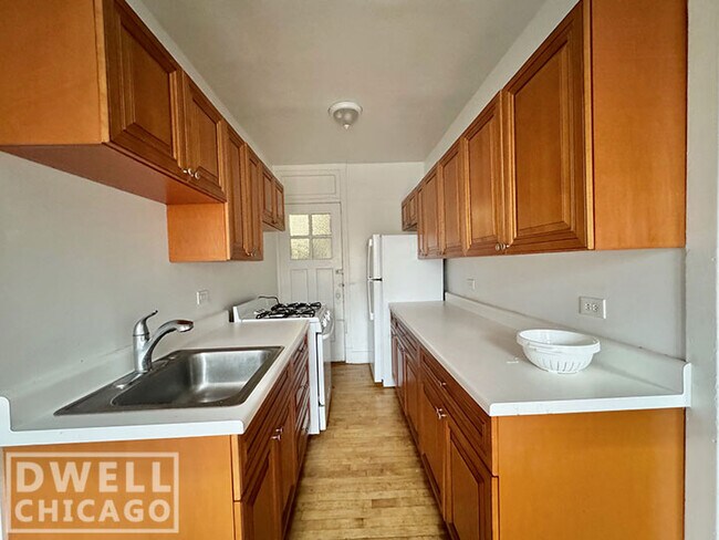 Foto del edificio - 6540 N Lakewood Ave