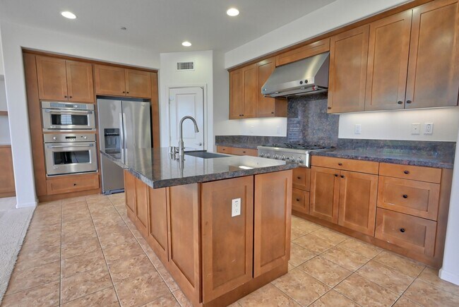 Foto del edificio - Modern Home with Ocean Views, Available Now!!