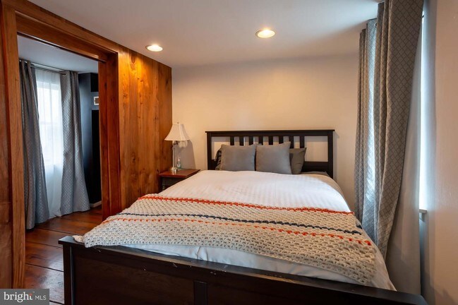 Foto del edificio - 604 S American St