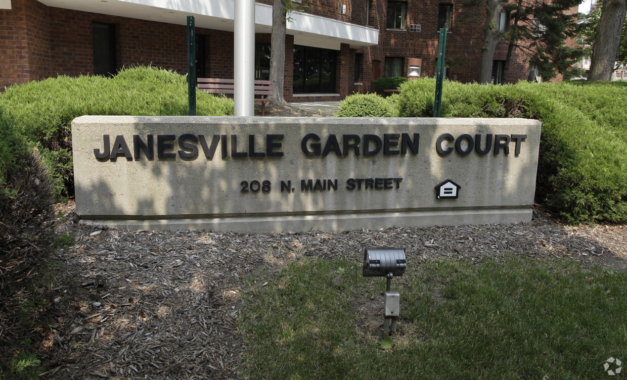 Foto del edificio - Janesville Garden Court