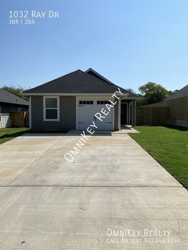 Primary Photo - 1032 Ray Dr