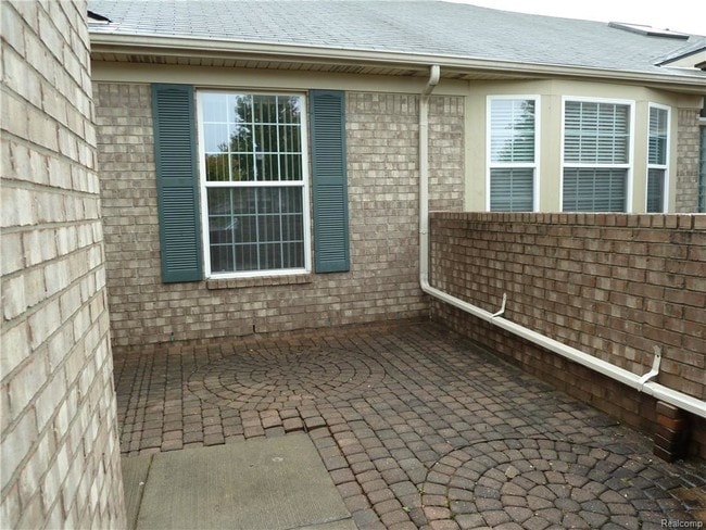 Building Photo - 49765 Hidden Valley Dr