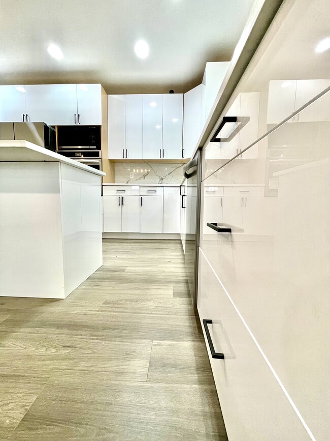 Building Photo - 3288 N 200 W