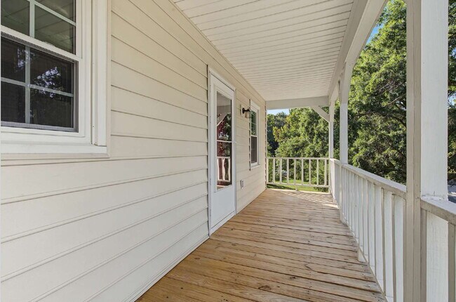 Foto del edificio - 2-Bedroom Condo Retreat in the Heart of Cary!