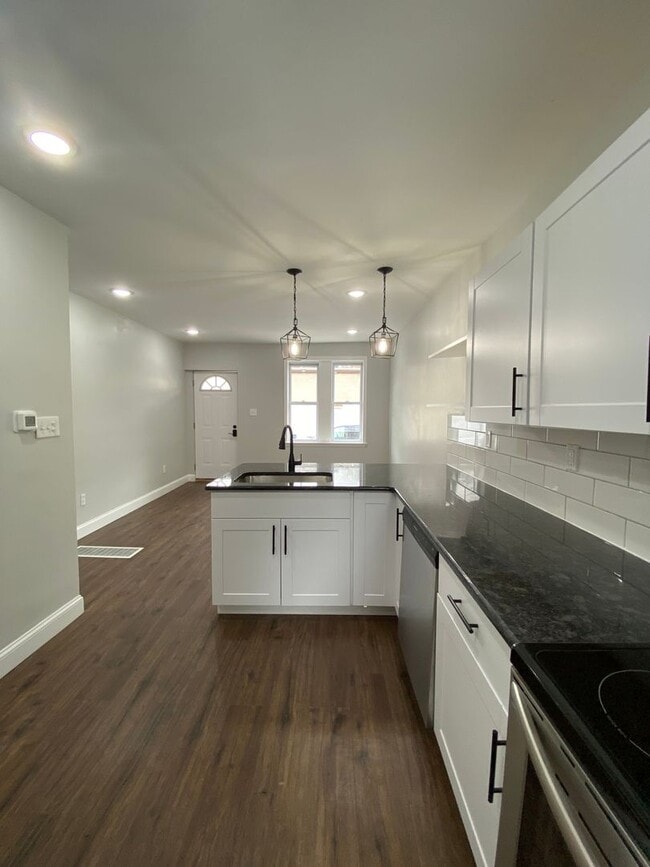 Foto del edificio - 3 Bedroom 2.5 Bath Home Available For Rent