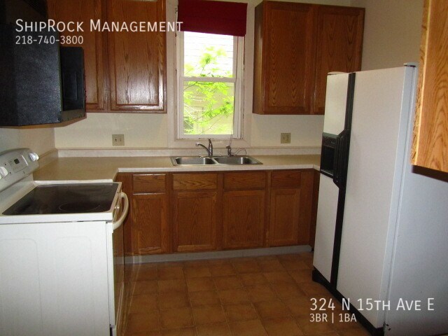 Building Photo - 324 N 15th Ave E