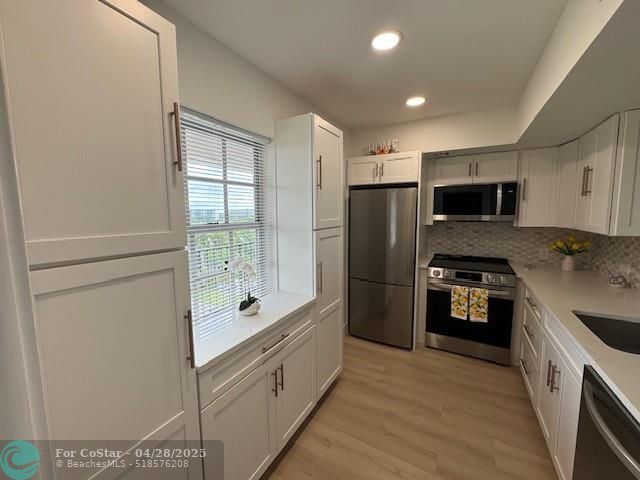 Building Photo - 3150 N Palm Aire Dr
