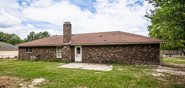 Building Photo - 325 Rainbow Dr