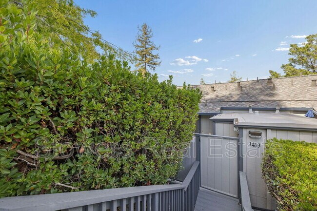 Foto del edificio - 1463 Ashwood Dr