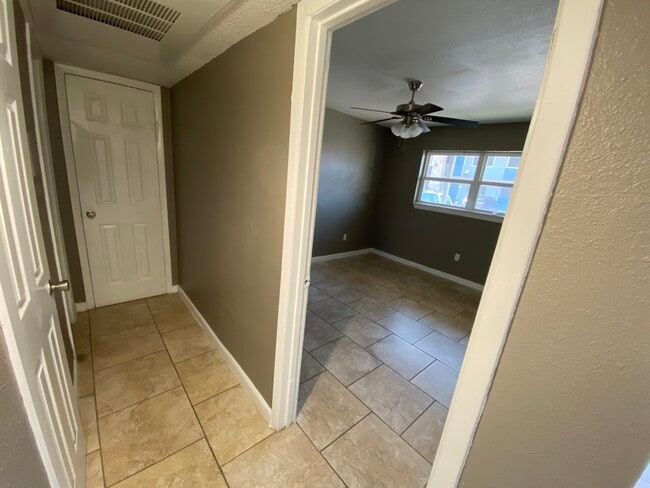 Building Photo - Spanish Cove Apartments