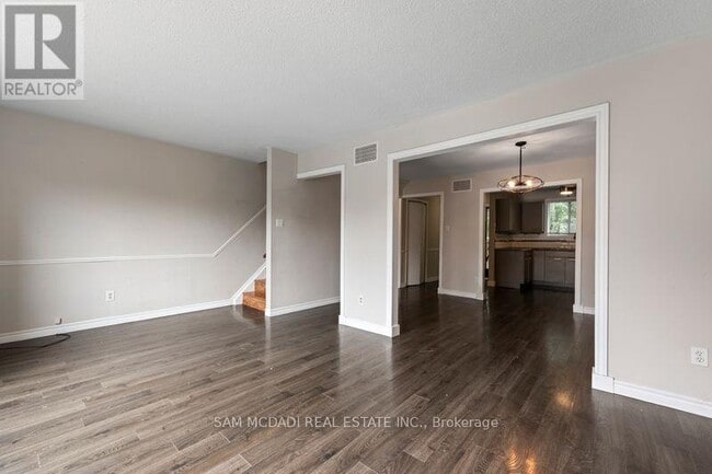 Building Photo - 500-500 Southdale Rd E