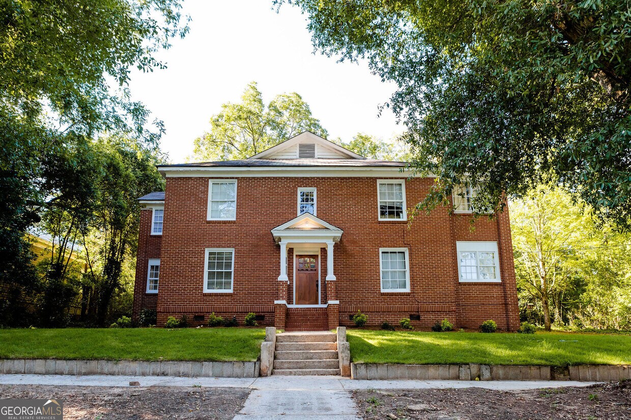 Primary Photo - 111 E Screven St