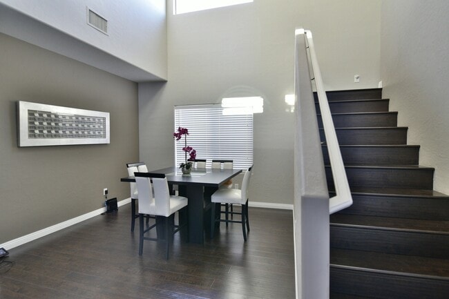 Foto del edificio - Gorgeous 3Bed/2.5Bath, 2-Story Home located in the Aliante Area