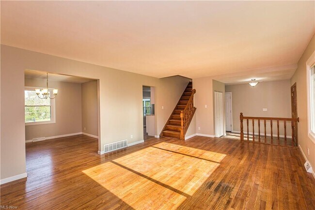 Building Photo - 7245 Kingsview Rd