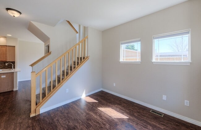 Building Photo - 835 Kane Dr