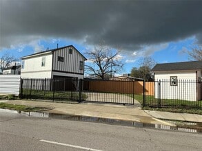 Building Photo - 8321 Coma St