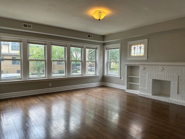 Building Photo - 4908 N Francisco Ave