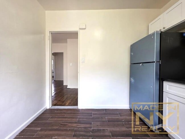Building Photo - 2 bedroom in BAYSIDE NY 11361