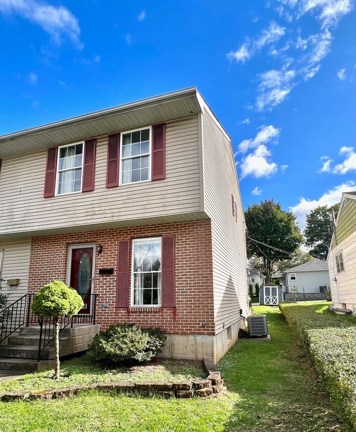 Front of the house - 2244 W Walnut St