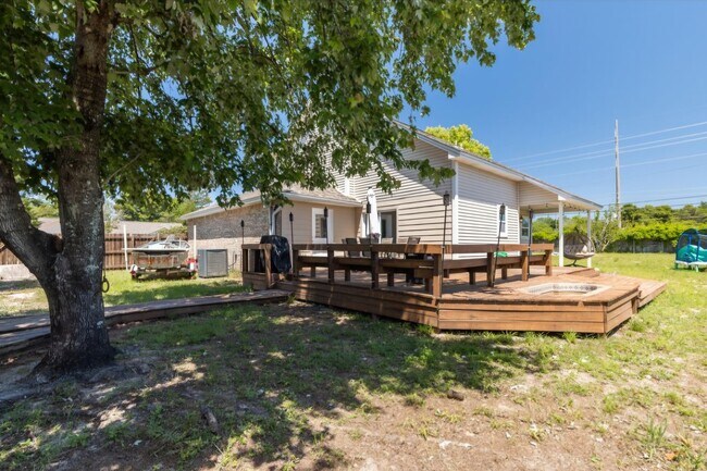 Building Photo - 650 Reynolds Cir